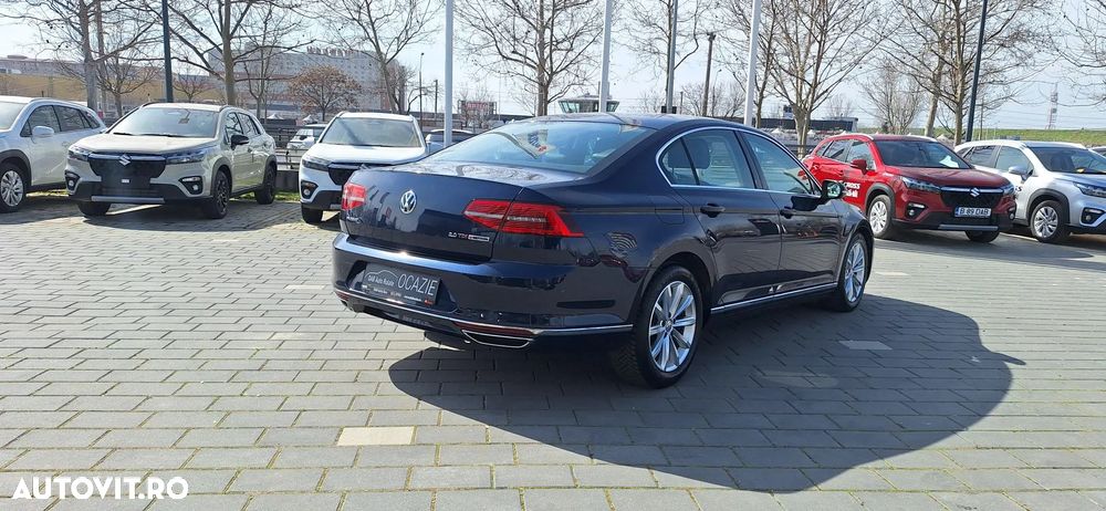 Volkswagen Passat - 4