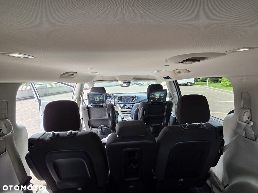 Chrysler Pacifica - 17