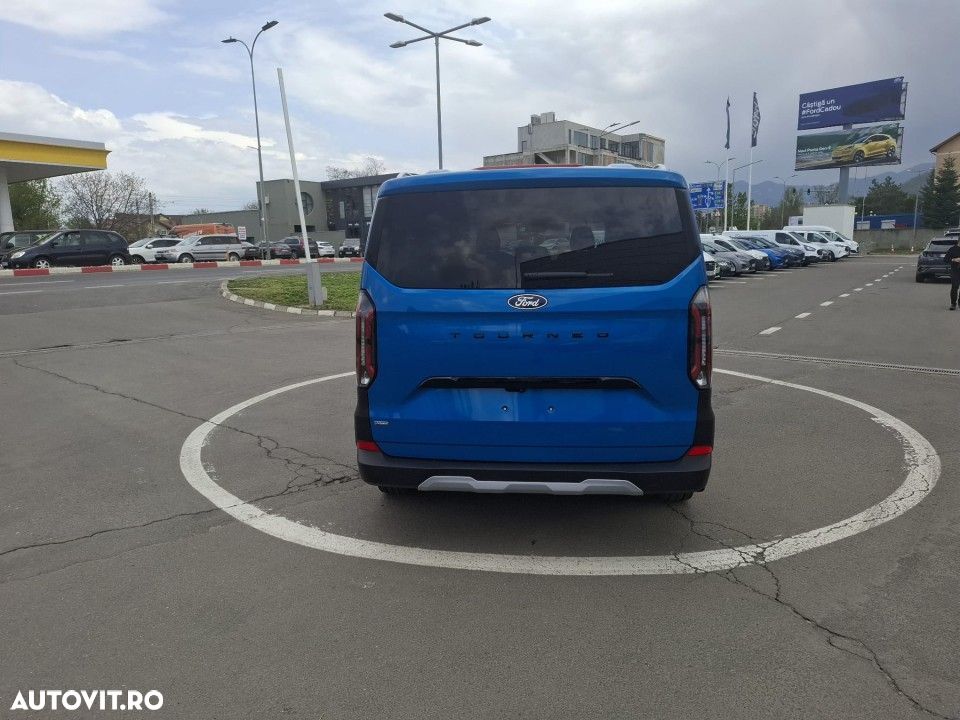 Ford Tourneo Custom - 8
