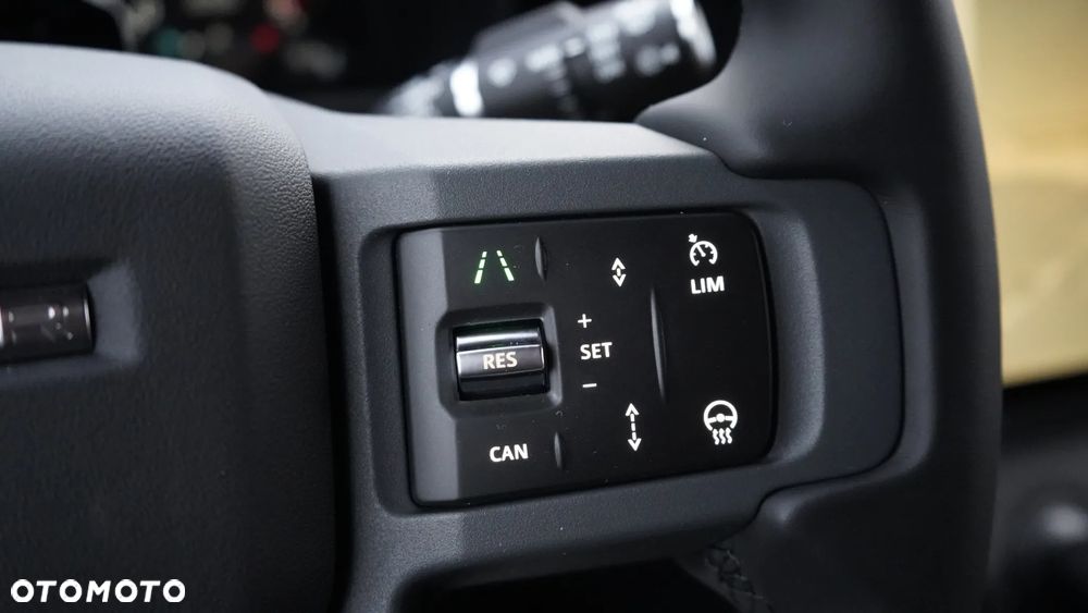 Land Rover Defender 3.0 D350 mHEV X-Dynamic HSE - 17