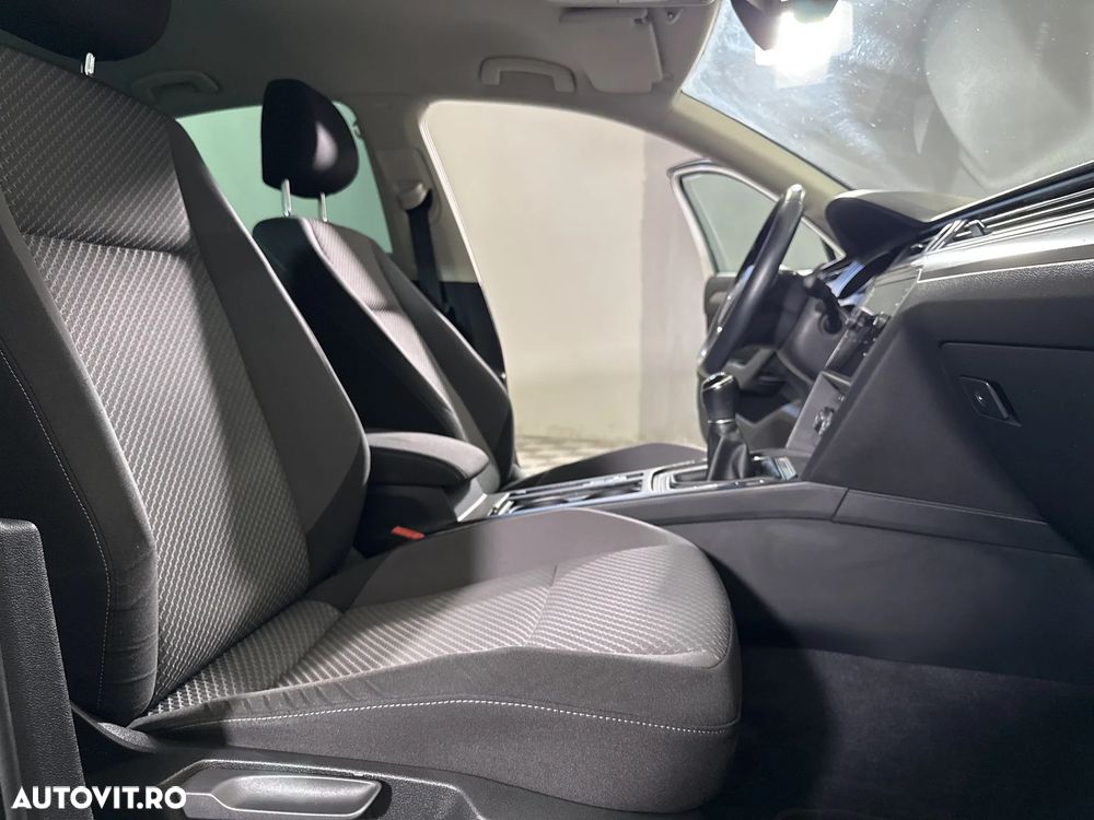 Volkswagen Passat - 12