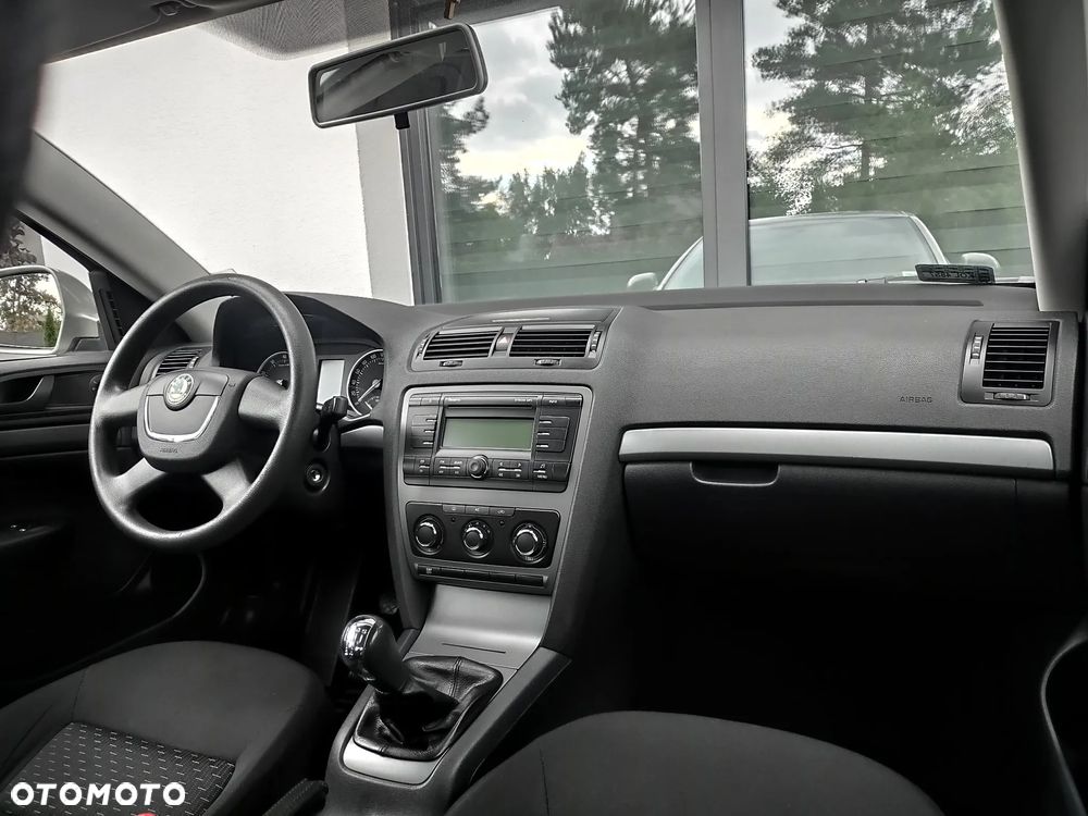 Skoda Octavia 1.6 Ambiente - 13