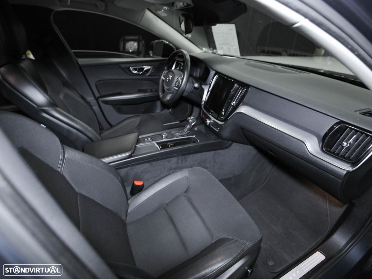 Volvo V60 2.0 D3 Momentum Geartronic - 8