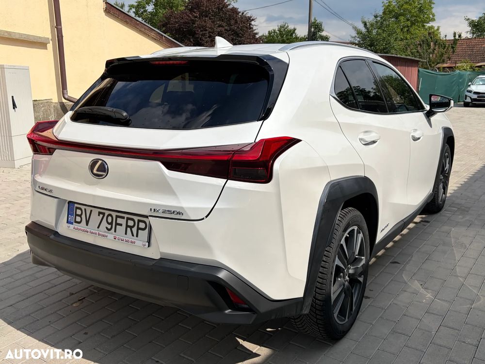 Lexus UX 250h Business Edition - 4