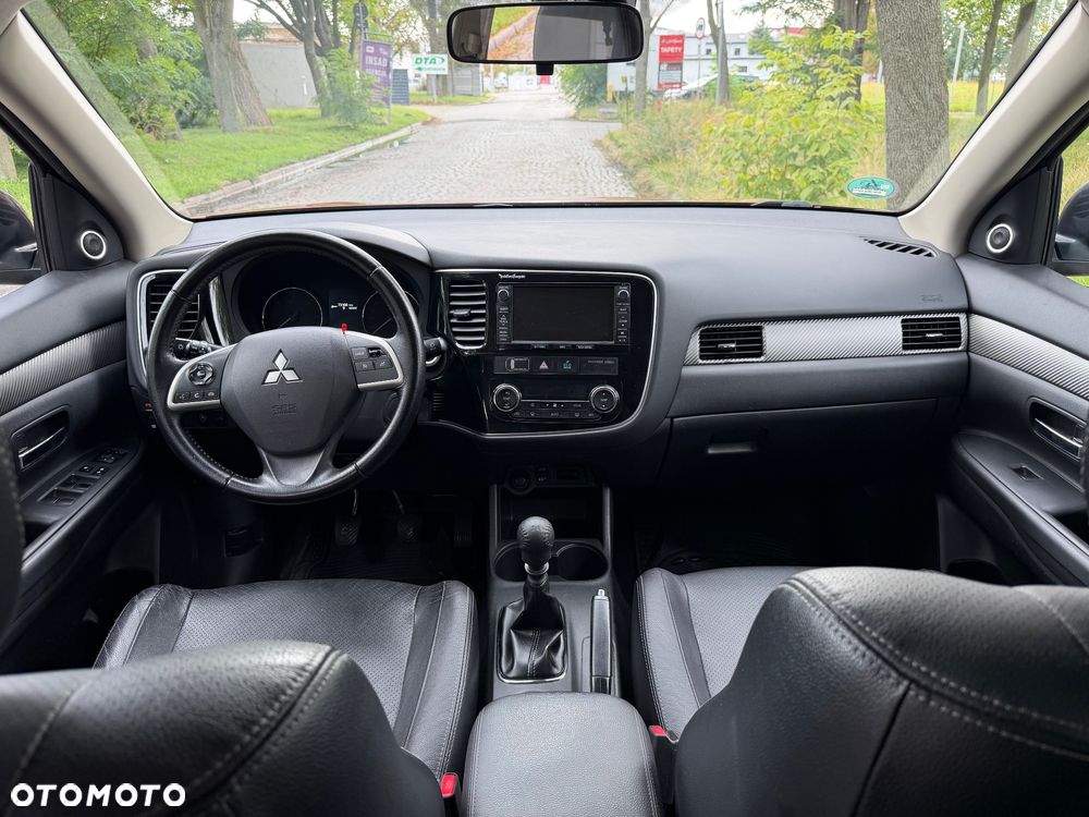 Mitsubishi Outlander - 12