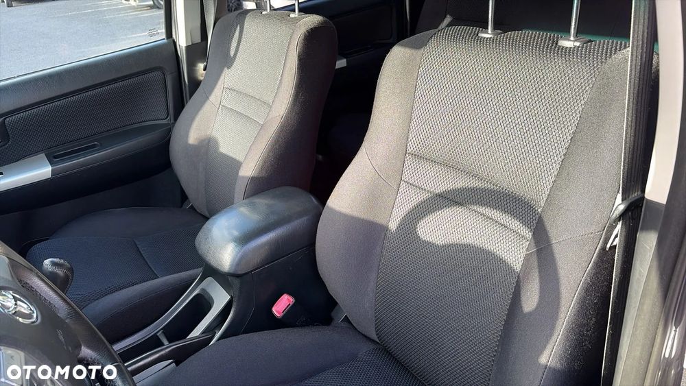Toyota Hilux 4x4 Double Cab Life - 18