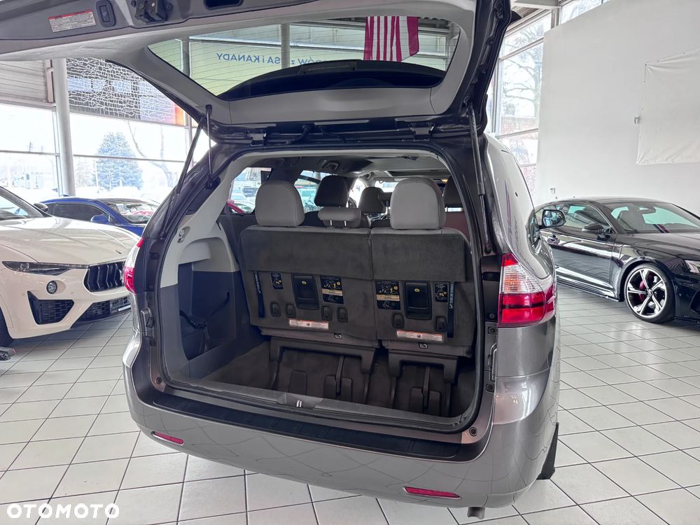 Toyota Sienna 3.5 V6 - 22