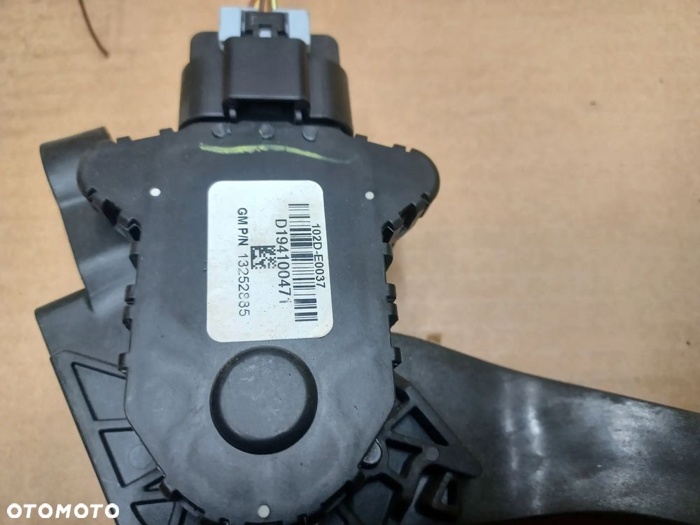 PEDAŁ GAZU OPEL MERIVA 13252885 - 2