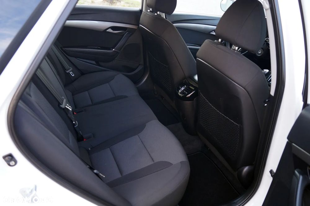 Hyundai i40 Kombi 1.6 Trend - 17