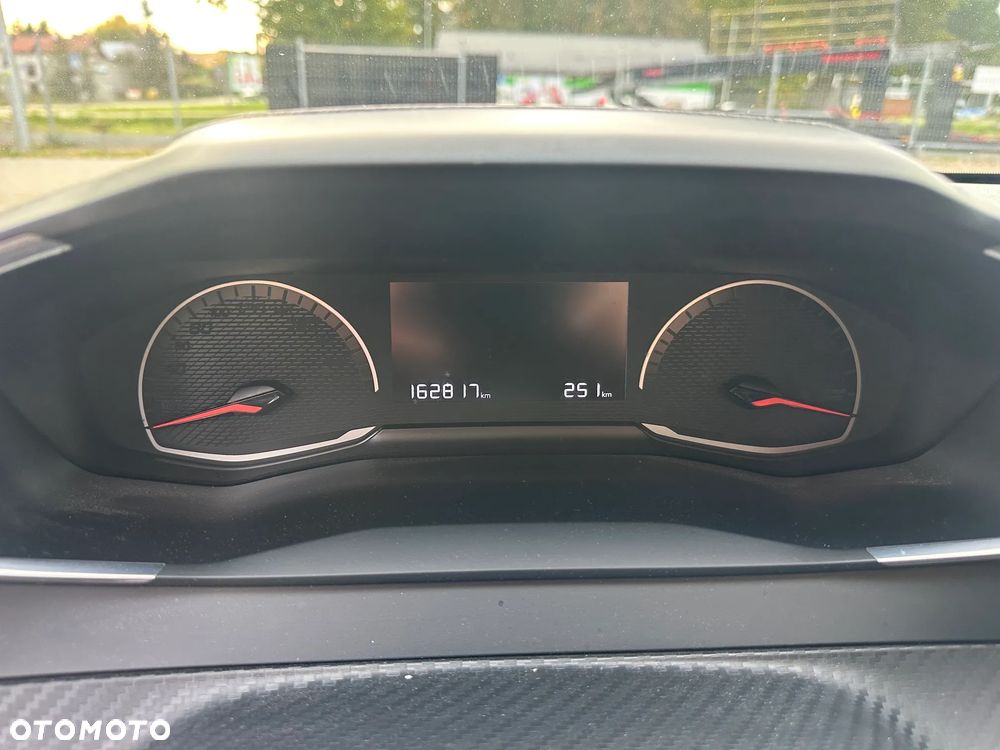 Peugeot 208 - 10