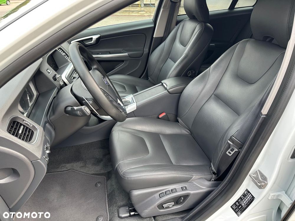 Volvo V60 D4 AWD Geartronic Summum - 17