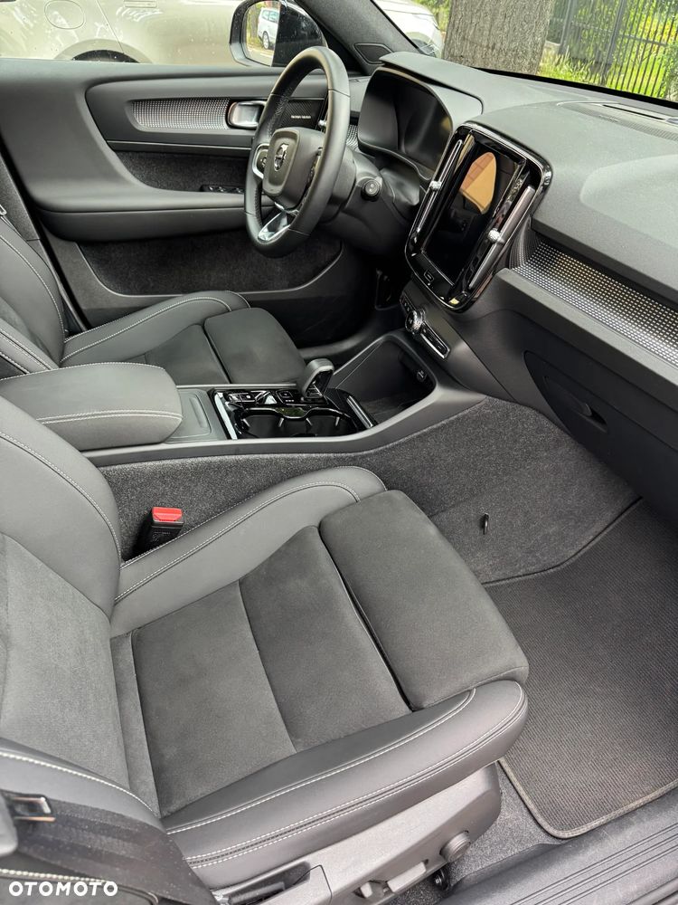 Volvo XC 40 B4 B DKG Ultimate Dark - 22