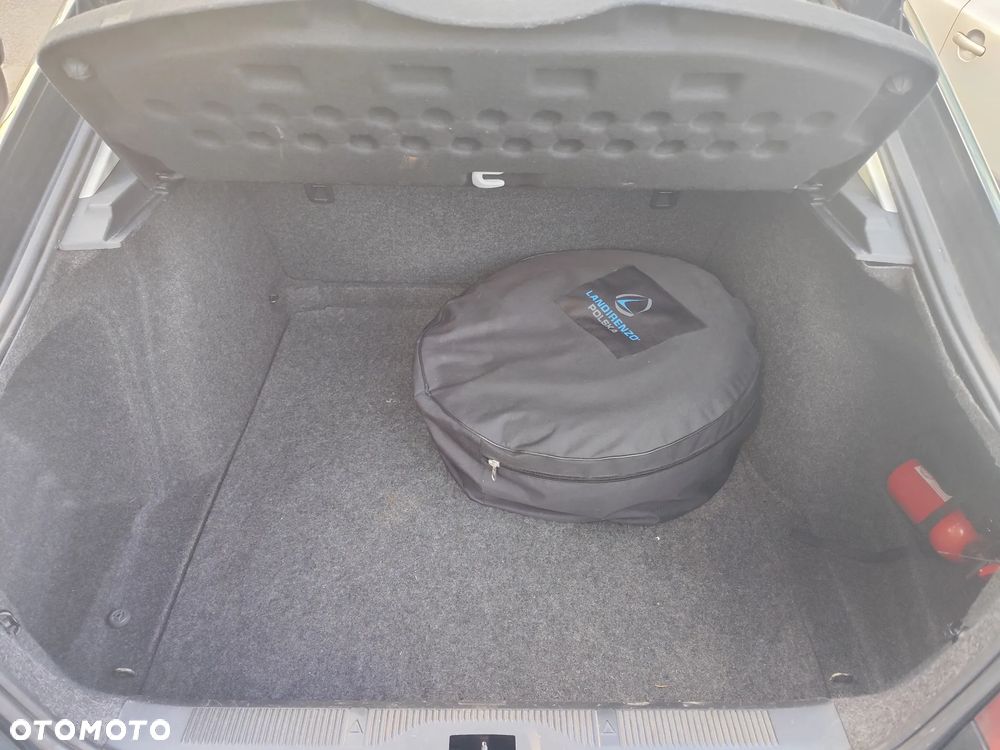 Skoda Octavia 1.6 Ambition - 9