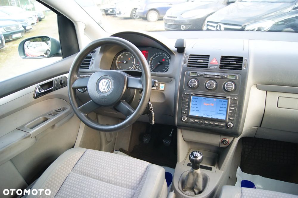 Volkswagen Touran 2.0 TDI Highline - 18