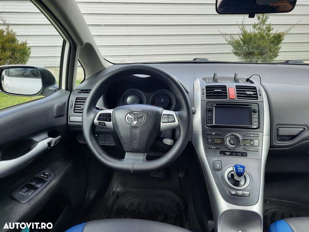 Toyota Auris 1.8 L VVT-i Luna - 22