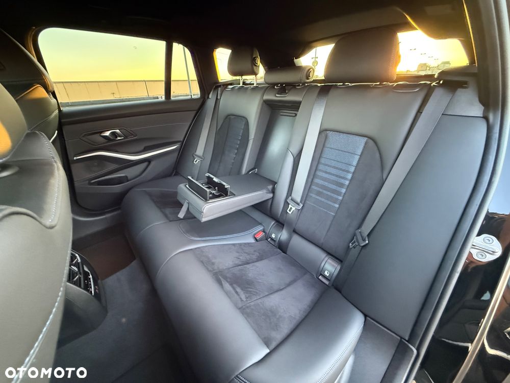 BMW Seria 3 318i Touring M Sport - 30
