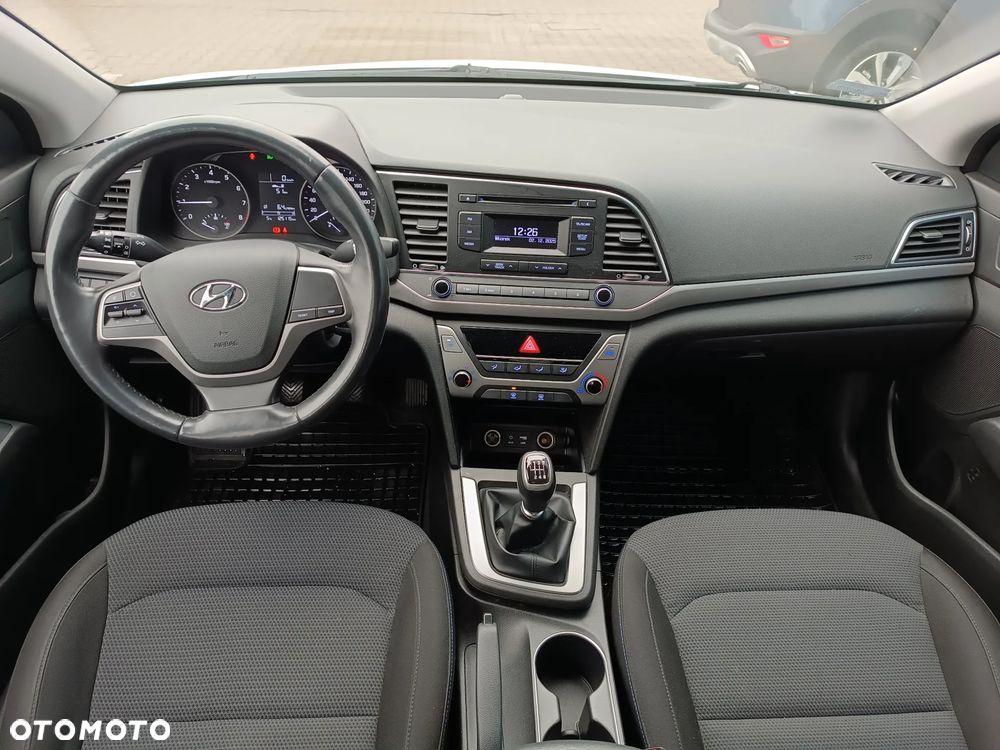 Hyundai Elantra - 8