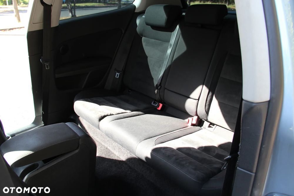 Volkswagen Golf - 22