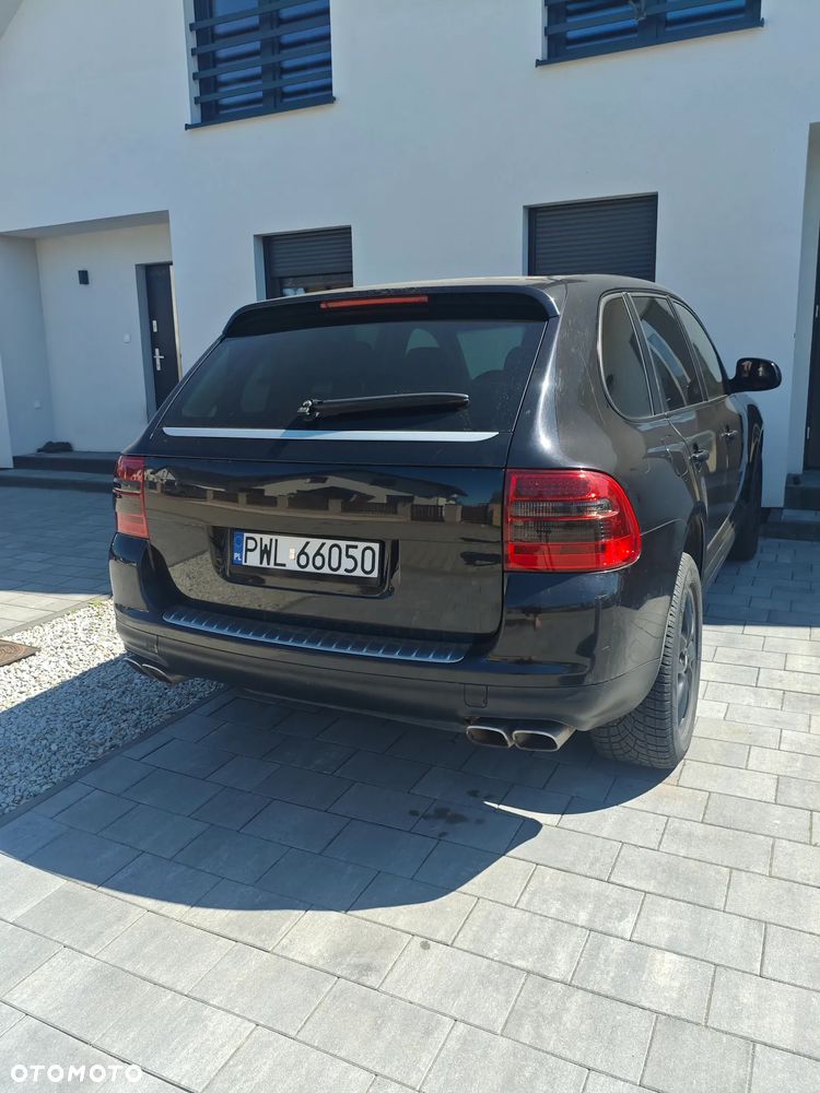 Porsche Cayenne - 1