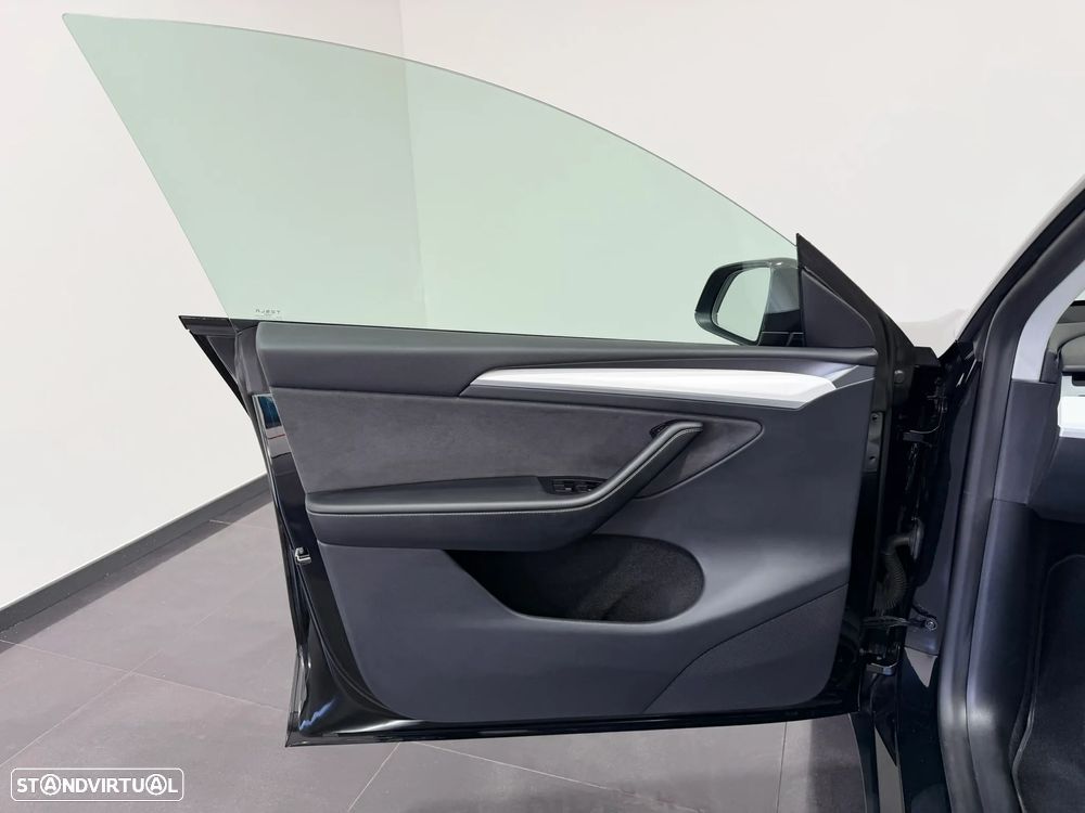 Tesla Model Y Performance Dual Motor AWD - 18