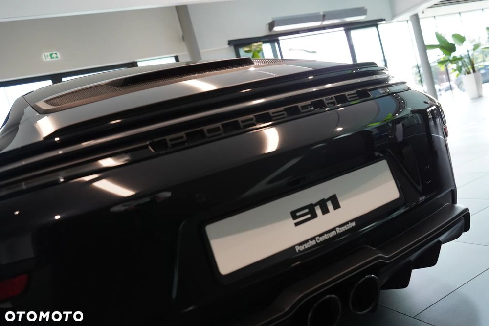 Porsche 911 GT3 Touring PDK - 35