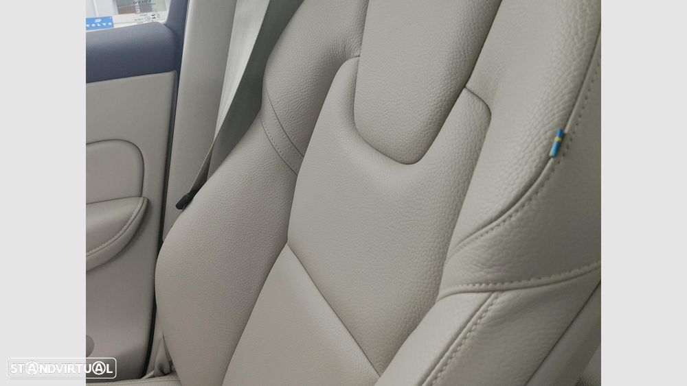 Volvo XC 60 2.0 T6 PHEV Plus Dark AWD - 20