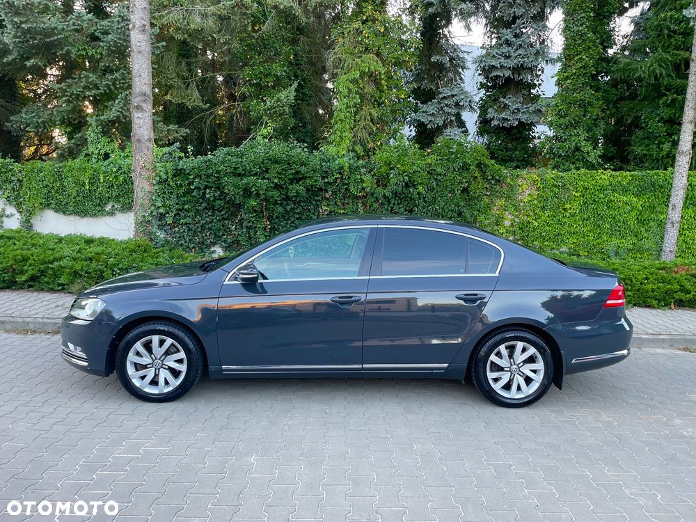 Volkswagen Passat 2012 photo 2