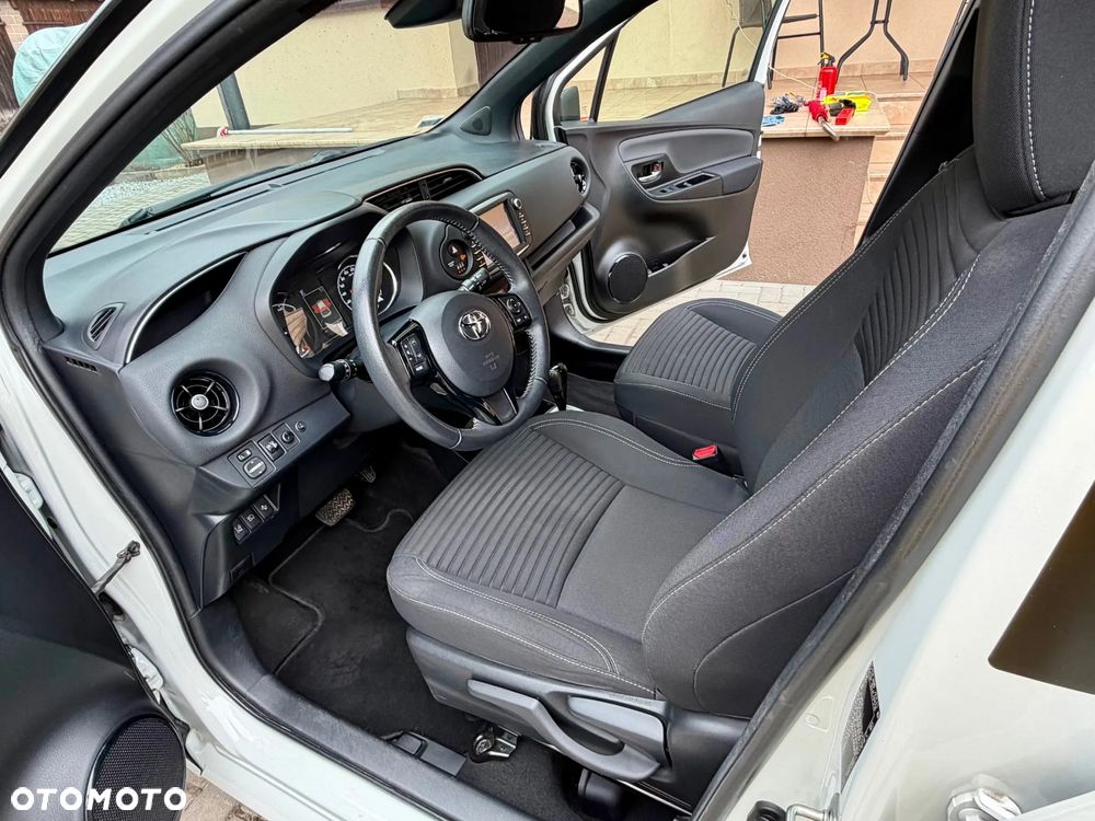 Toyota Yaris Hybrid 100 Selection Passion - 7