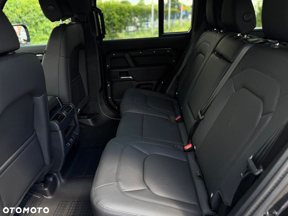 Land Rover Defender - 20