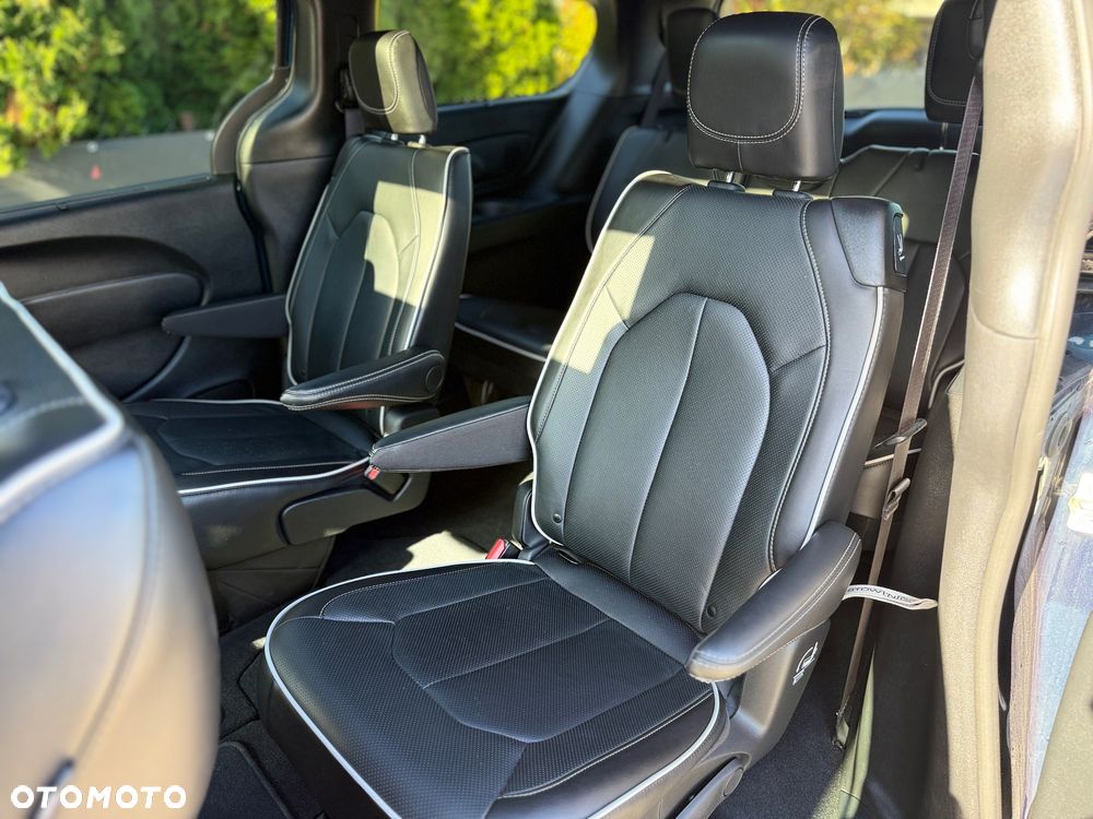 Chrysler Pacifica - 28