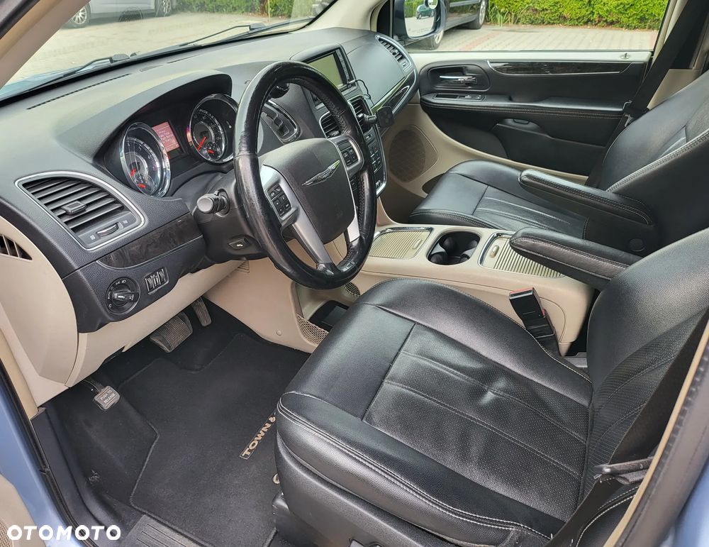 Chrysler Town & Country 3.6 Limited - 5