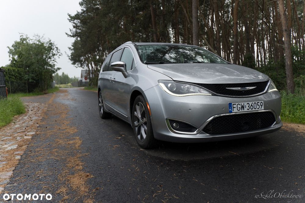 Chrysler Pacifica - 1