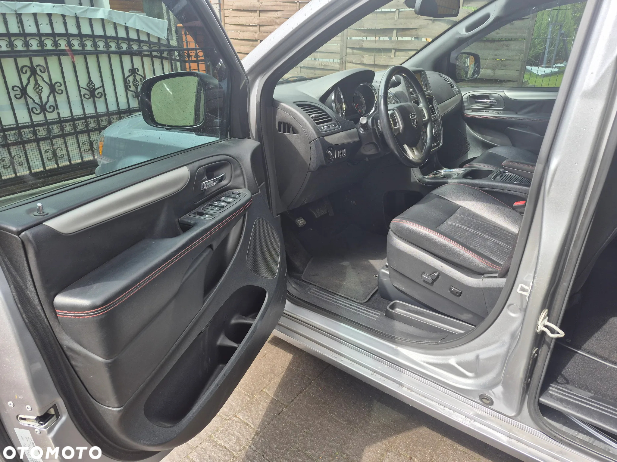 Dodge Grand Caravan - 5