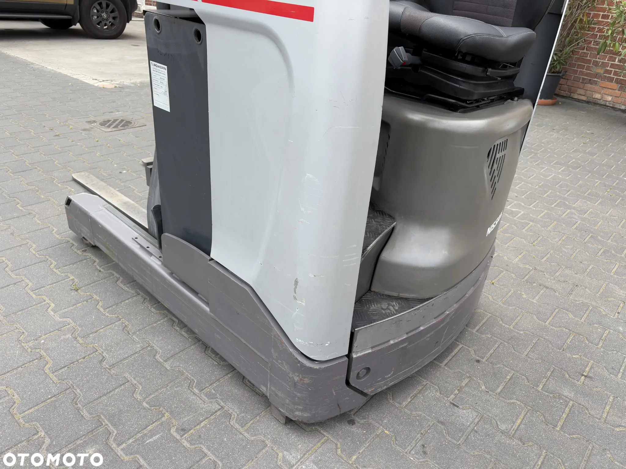 Nissan ULS120 - 16