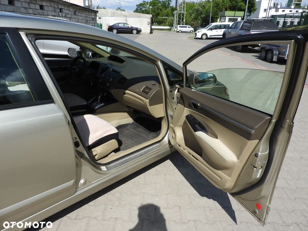 Honda Civic 1.8 Executive - 12