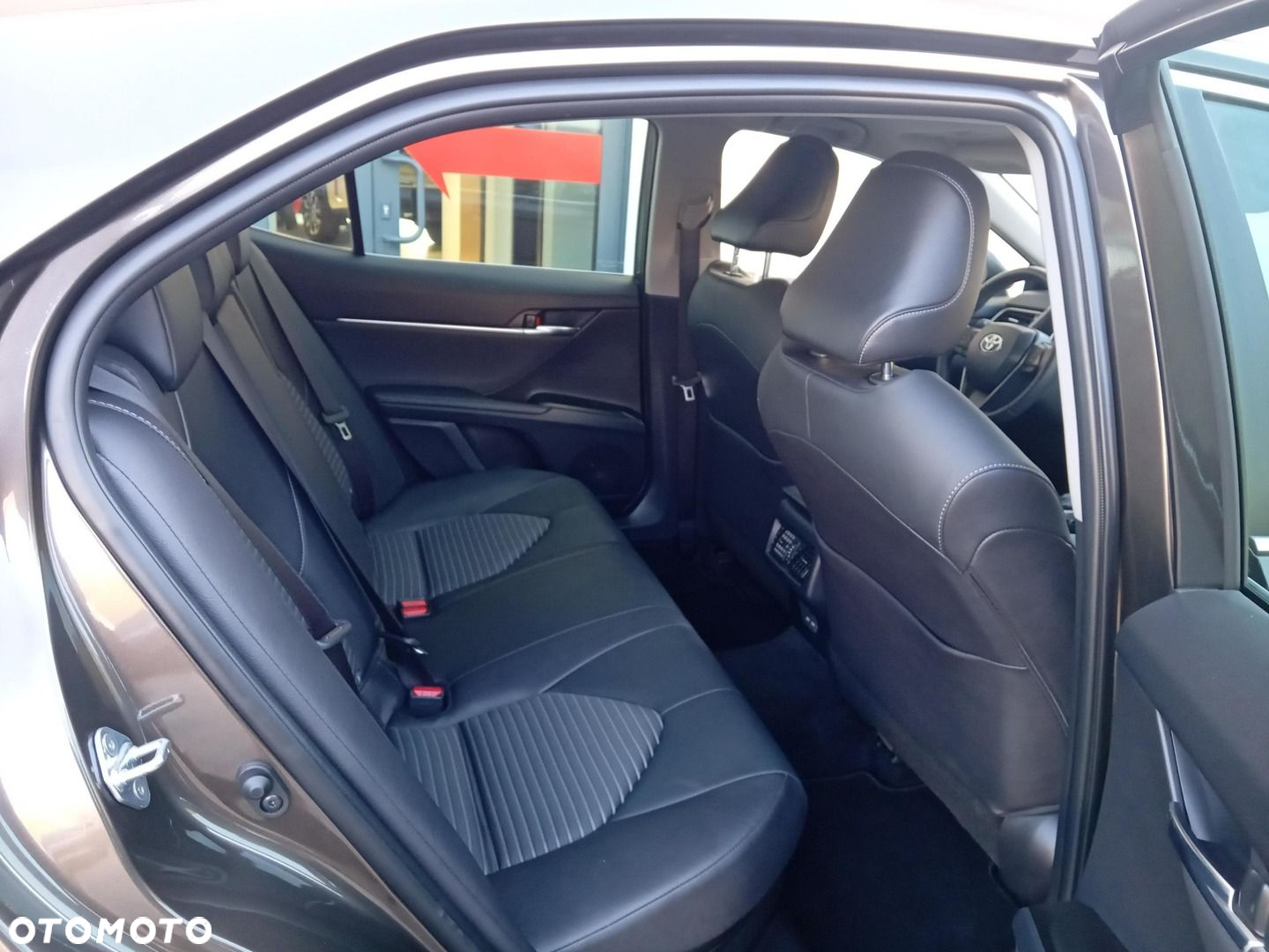 Toyota Camry - 12
