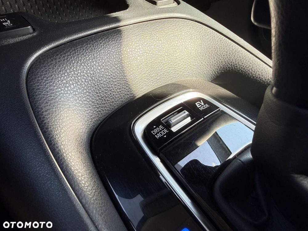 Toyota Corolla 1.8 Hybrid Comfort - 17