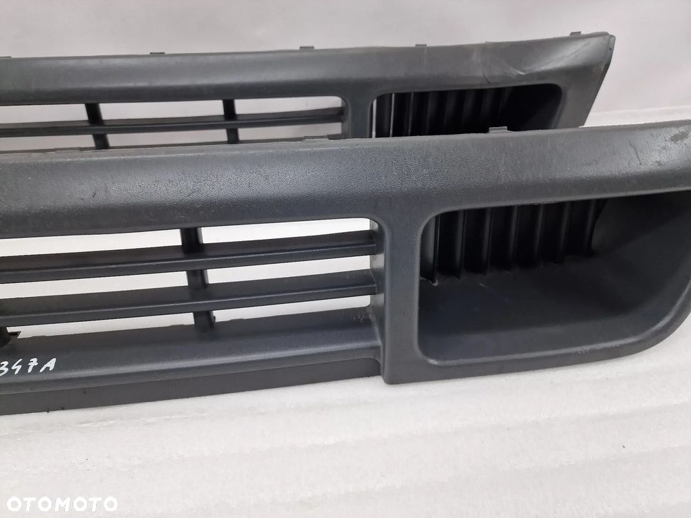 VW T5 7H0 03- KRATKA ŚRODKOWA ZDERZAKA PRZEDNIEGO PRZÓD , NR 7H0807719 , NR AUKCJI KR347 - 5
