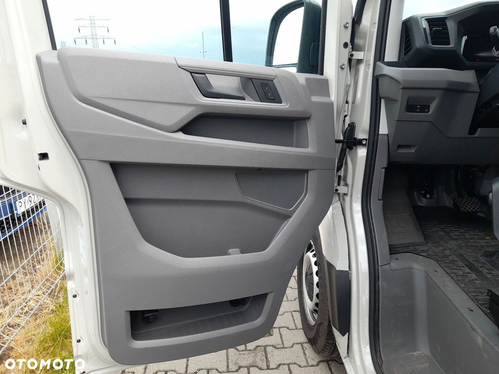 Volkswagen Crafter 35 furgon 177km Automat 3640 - 13
