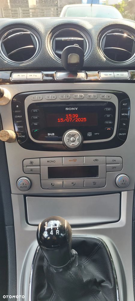 Ford Galaxy 2.0 Ghia - 22