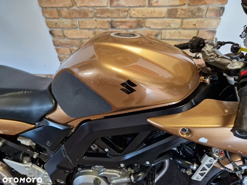 Suzuki SV - 25