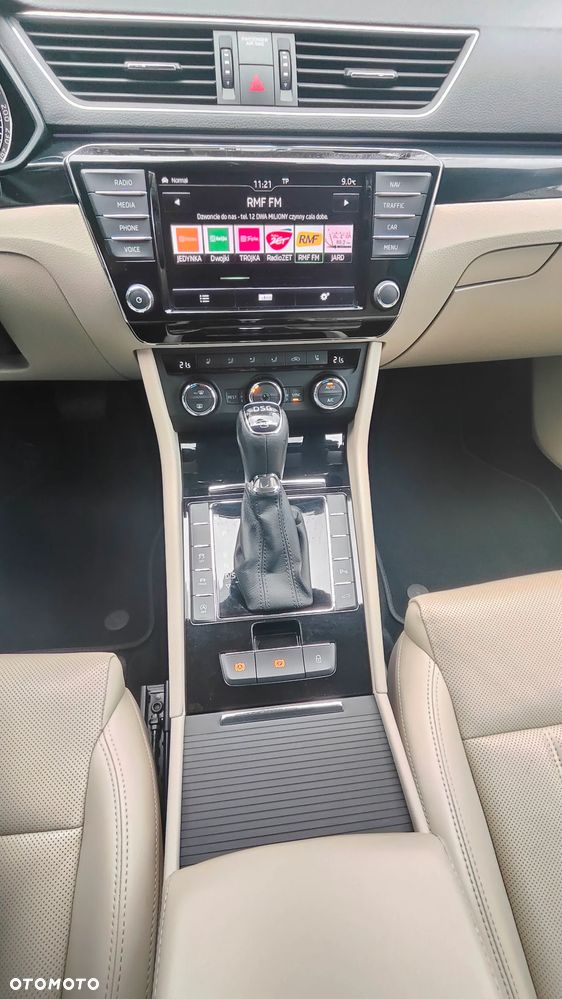 Skoda Superb 2.0 TDI L&K DSG - 19