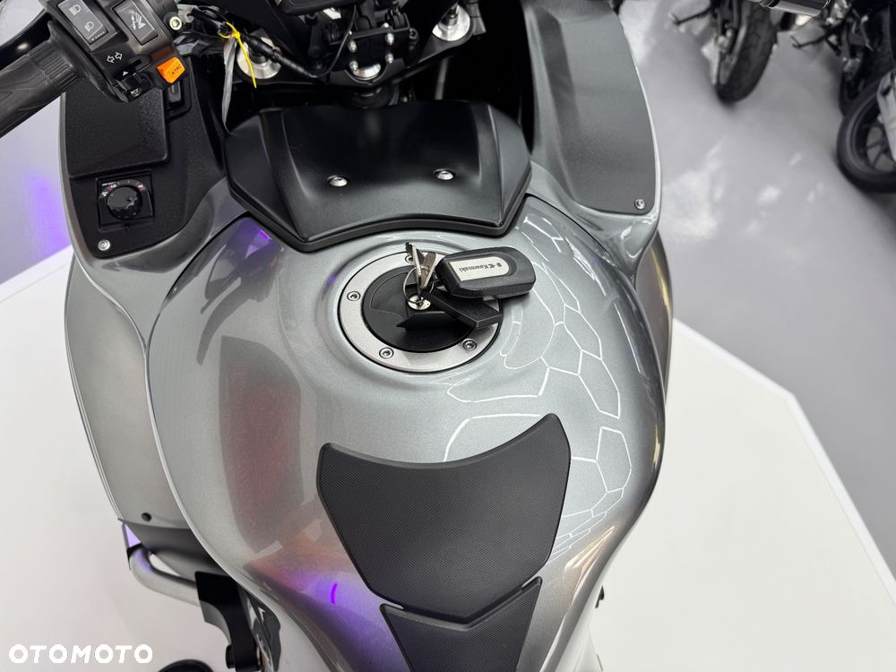 Kawasaki GTR - 23