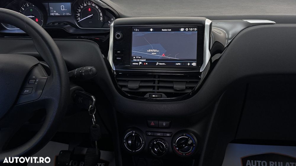 Peugeot 208 - 15