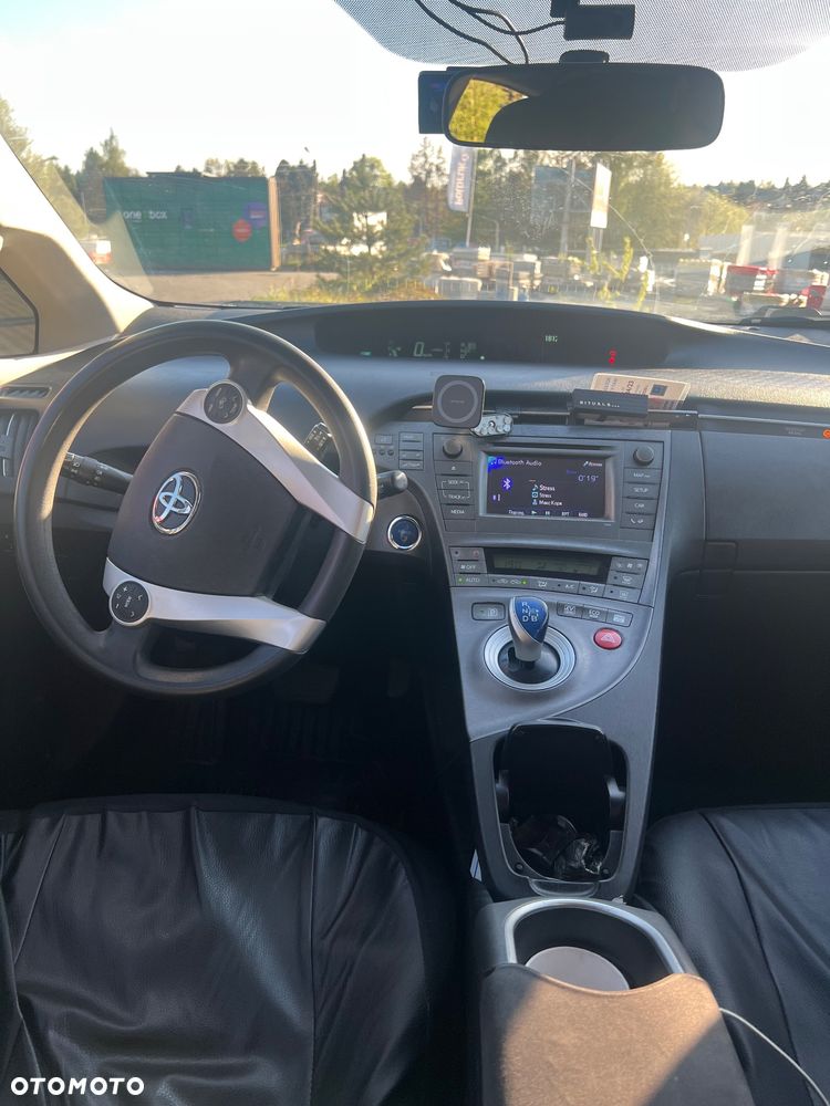 Toyota Prius (Hybrid) - 6