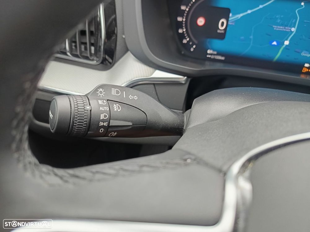 Volvo XC 60 2.0 T6 PHEV Plus Dark AWD - 44
