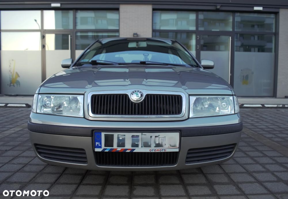 Skoda Octavia 1.6 Tour - 1
