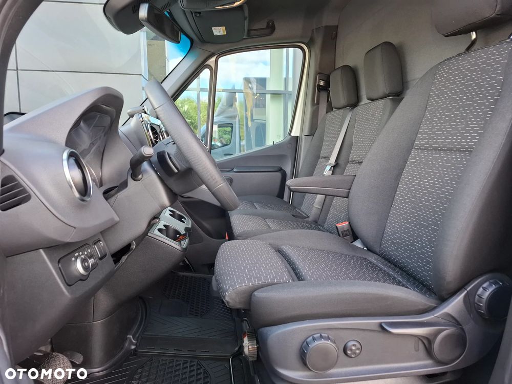 Mercedes-Benz Sprinter 319 CDI Podwozie 4325 mm - Kontener 8 EP z windą Dholandia - 24