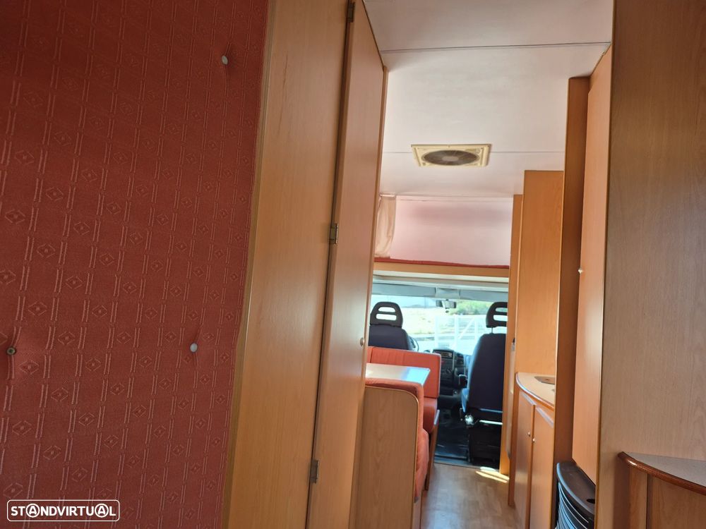 Sky Capuchine FIAT DUCATO 2.8 JTD  - SKY - 7 LUGARES - 6 DORMIDAS - 8
