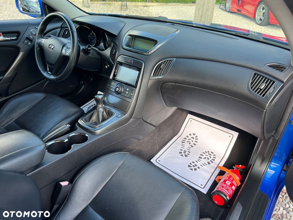 Hyundai Genesis Coupe 2.0 T - 28